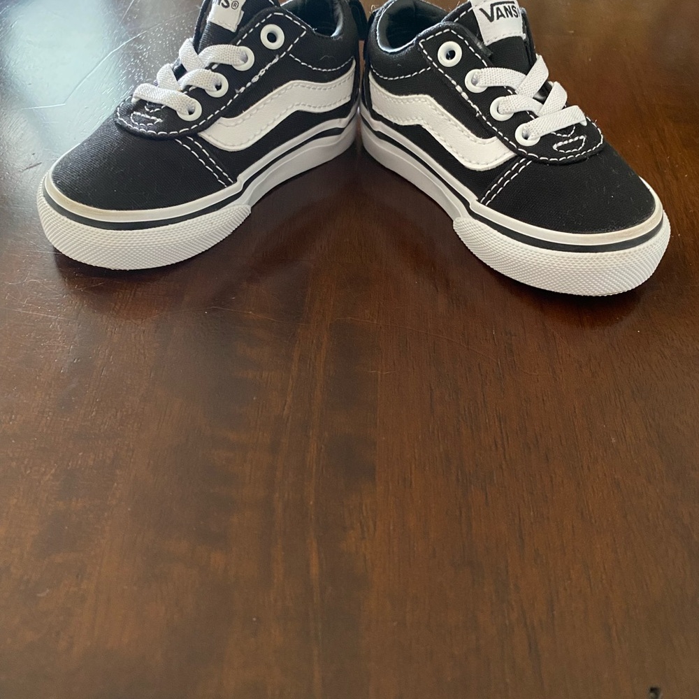 Vans toddler classic Black and White Sneakers